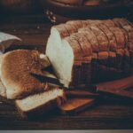 Pane conservato in frigorifero con metodo innovativo per mantenerne freschezza e fragranza.