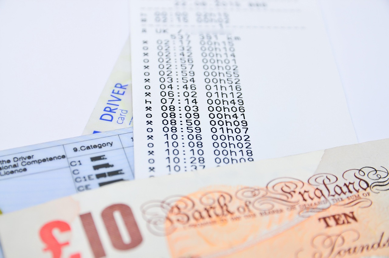 Immagine che illustra le causali corrette per bonifici ai figli secondo l'Agenzia delle Entrate.